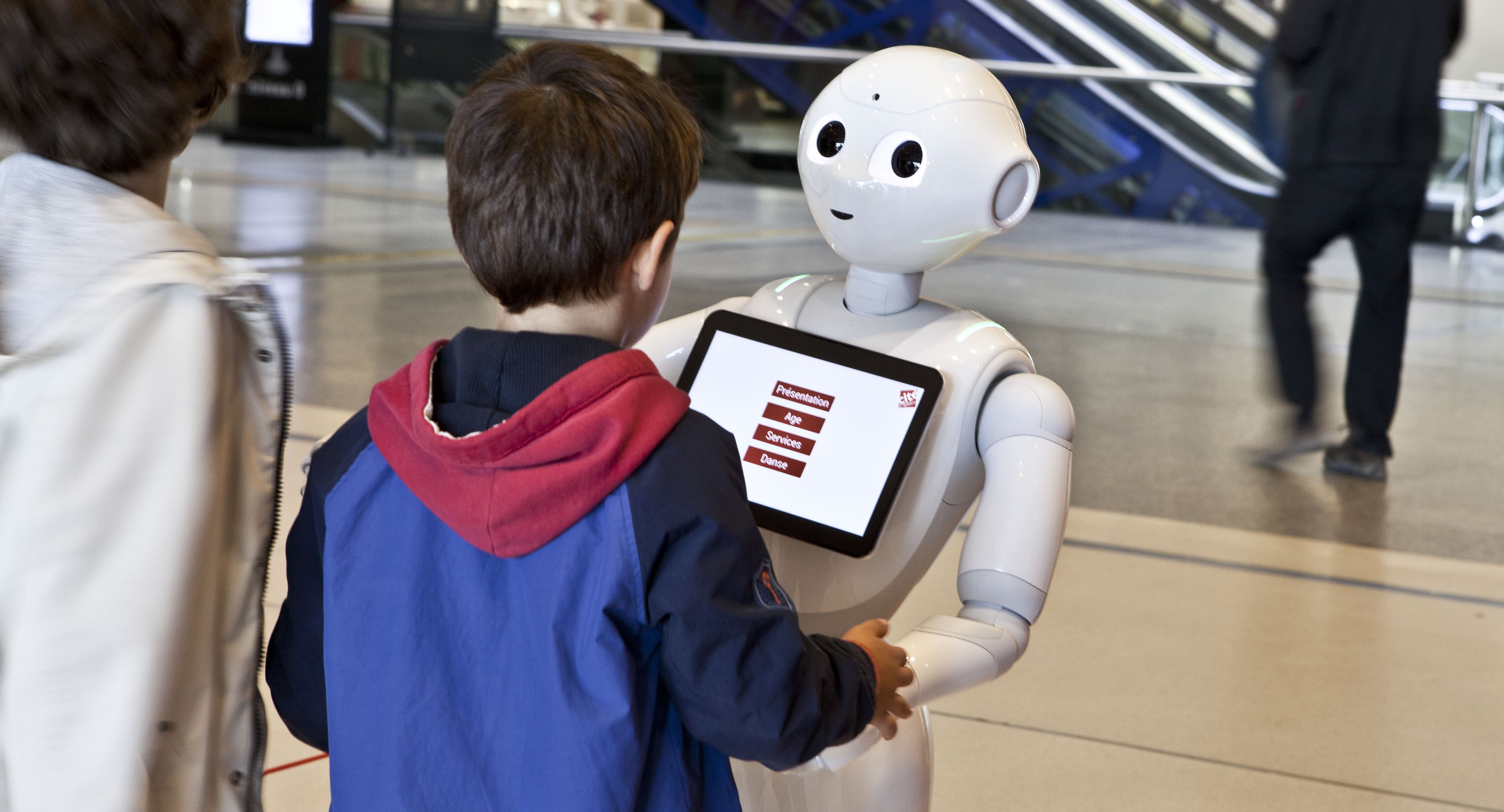 Преподаватель искусственного интеллекта. Искусственный интеллект в школе. Робот Pepper искусственный интеллект. Искусственный интеллект Строитель. Кукла для младших школьников искусственный интеллект.