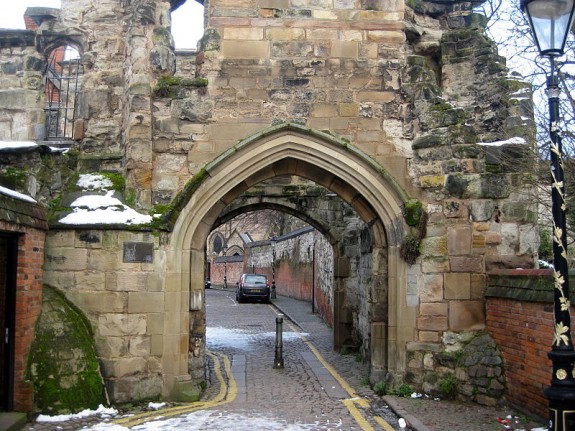 Leicester_Castle_Yard_south_gateway