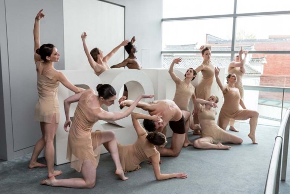 Les danseurs de la troupe BoSoma Dance Company pendant l'exposition "Rodin: Sculpture Transformation" (14 mai au 5 Septembre 2016) 